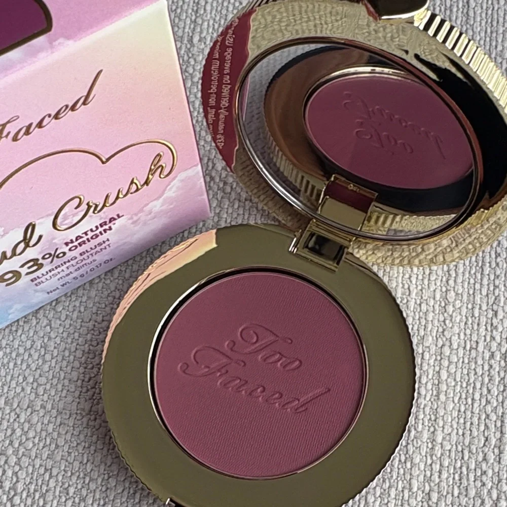 Too Faced Cloud Crush Blurring Blush - berry dreamy